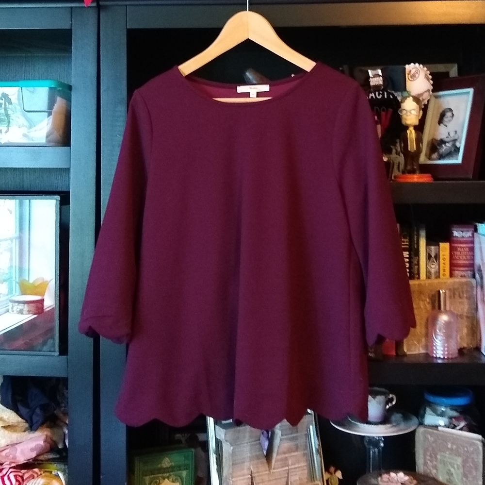 Andree by Unit Scallop Detail Top